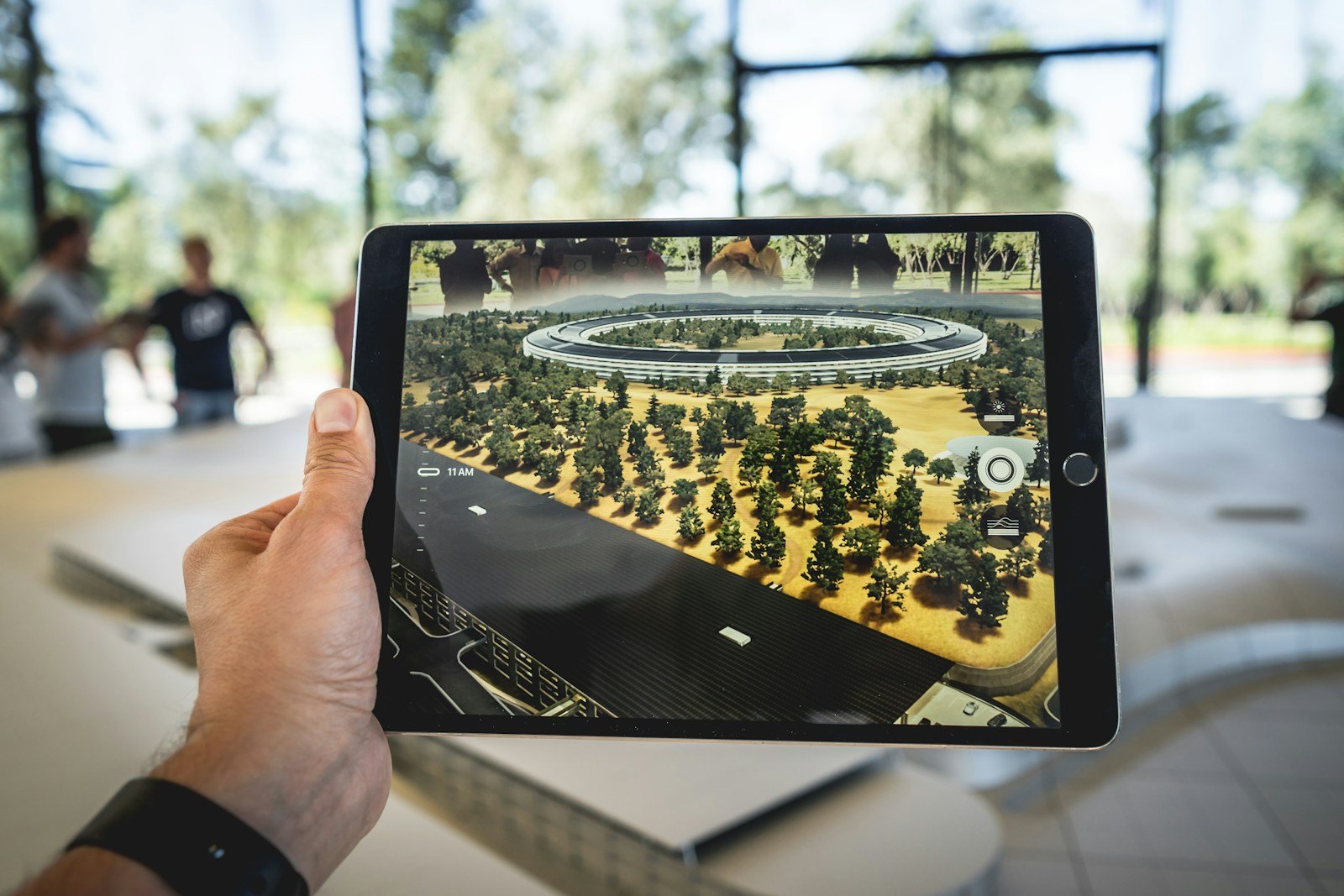 The Rise of Augmented Reality: Transforming Industries and Enhancing User Experiences